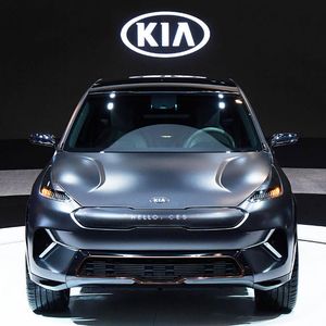 (Kia)