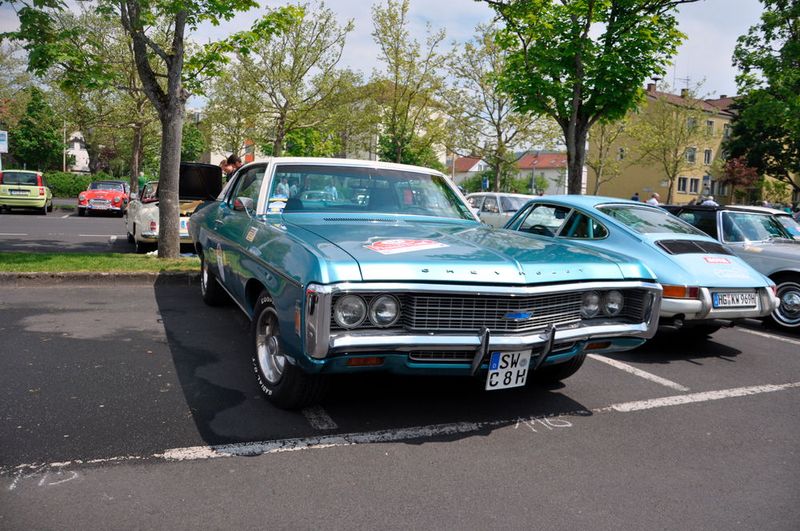 Amerikanische Straßenkreuzer dürfen bei einer Oldtimerschau nicht fehlen … (Foto: Grimm/Dominsky)