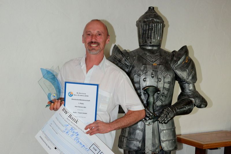 Rainer Abt von der Auto Team GmbH aus Balingen setzte sich beim deutschen Vorentscheid für die Skill Olympics 2019 unter den Technikern durch. (Hyundai)