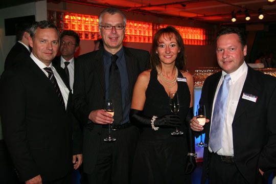 Gruppenbild mit Dame II: Ralf M. Wojtas, Hanko GmbH, Manfred Seidel, Vertriebsleiter Handel Autoscout24, Sylvia Gerl, Schulleiterin der BFC Northeim, und Frank Lenz, Geschäftsführer Autohaus Lenz. (Archiv: Vogel Business Media)