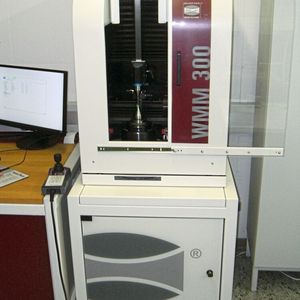 Die WMM 300 ist eine Wellenmessmaschine zum schnellen Messen rotationssymmetrischer Objekte bis 300 mm Länge und maximal 80 mm im Durchmesser.