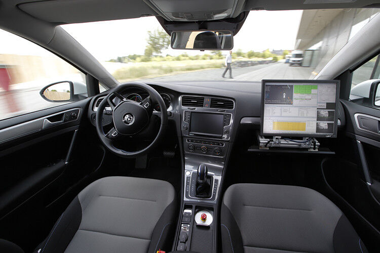 Volkswagen V-Charge: Innenraum des Versuchsfahrzeuges. (Foto: VW)