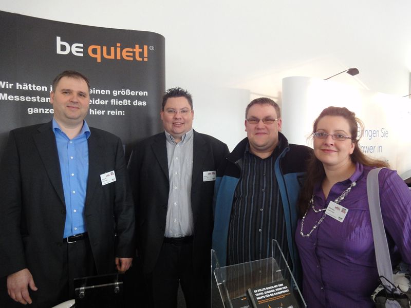 Hartmut Beier (l.) und Boris Berndt, Be Quiet, mit ihren Kunden Uwe Stade und Nadine Dissner, Computer & IT-Service (Archiv: Vogel Business Media)