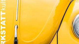 Im Jahr 2020 präsentiert der Stahlgruber-Kundenkalender wieder historisches Automobilgut. (Stahlgruber)