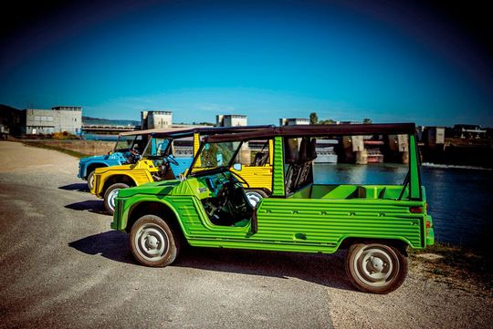 Ein elektrisches Replik des Méhari von Citroën gibt es bereits von MLT.(Bild:  MLT)