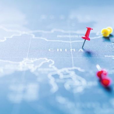 Maschinenbauer stehen vor der Herausforderung, Abhängigkeiten von asiatischen Märkten zu reduzieren – strategische Diversifikation und Resilienz werden jetzt zum Wettbewerbsfaktor. (Bild: © mungkornz - stock.adobe.com)