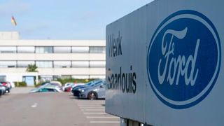 Nach 55 Jahren Automobilbau kommt für das Ford-Werk in Saarlouis in etwas mehr als einem Monat das Aus in Sachen Autobau. Es geht zwar mit reduzierter Belegschaft noch etwas weiter, aber demnächst wird sich auf dem Ford-Gelände ein Pharmaunternehmen ansiedeln. (Bild: dpa)