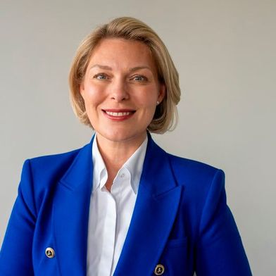 Die Deutsche Industrie- und Handelskammer DIHK hat viele Unternehmen befragt, um eine Prognose für 2025 zu erhalten – wieder droht Rezession. Die DIHK-Hauptgeschäftsführerin, Helena Melnikov, kommentiert: „Der Standort Deutschland wird immer unattraktiver!“ (Bild: DIHK)