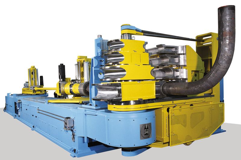 Bild 1: Mit der Rohrkaltbiegemaschine CNC 220 MW HD lassen sich Rohre mit unterschiedlicher Nennweite schnell verarbeiten. (Bild: Schwarze-Robitec)