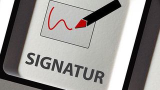 Unternehmen, Organisationen, die bisher auf den EGVP-Bürger-Client gesetzt haben, müssen sich bald etwas Neues einfallen lassen.  (© cirquedesprit - Fotolia)