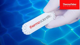 Der wenige Zentimeter große Wasserkonservierungs-Stick hält Wasser über lange Zeit keimfrei. (Thermo Fisher Scientific)