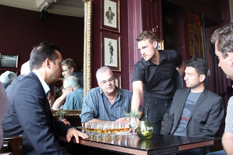 (v. l.) Torsten Oestmann (Oestmann), Stefan Schlange (EXO3) und Martin Elmer (Glaronia) freuen sich schon auf den Whisky-Taste. (Acmeo)
