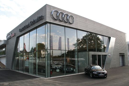 Nach neuestem Audi-CI: Gottfried Schultz in Mülheim. (Archiv: Vogel Business Media)