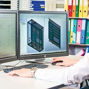 Im Einsatz für das Projekt­engineering: Eplan Electric P8 Professional und Eplan Pro Panel Professional.