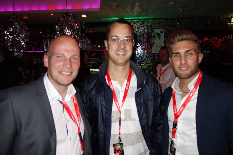 (v. l.) Marc Wirtz, api mit Dominic Mein und Robin Weis, BenQ (Bild: IT-BUSINESS)