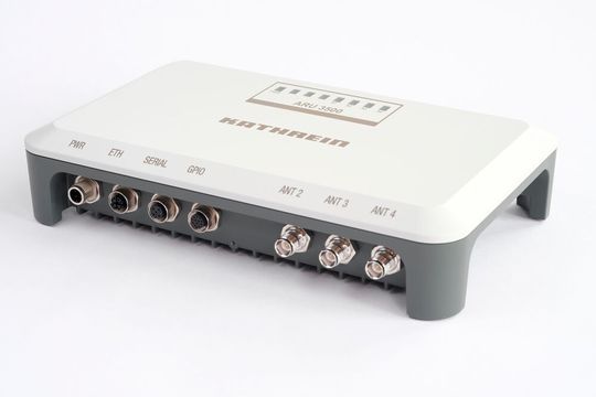 Der Kathrein Rain RFID Reader der vierten Generation ermöglicht zuverlässige Datenerfassung in komplexen Umgebungen und trägt zu niedrigeren Betriebskosten und mehr Nachhaltigkeit bei.(Bild:  Kathrein)
