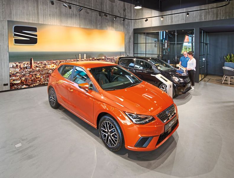 Der Seat-Auftritt hat sich deutlich an die Cupra-CI angenähert. (Bild: Scherer/Thorsten Gauls)