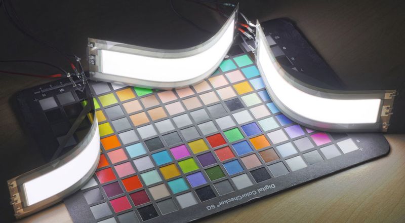 Bild 2: OLEDs bieten unter anderem den Vorteil, dass sich sich biegsam gestalten lassen, wenn das Trägermaterial aus einem flexiblen Kunststoff besteht. (Foto: Osram)