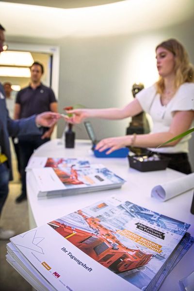 Impressionen der 4. Fachtagung „Mehr Effizienz im Presswerk“ am 15. Juni 2023 in Würzburg. (Bild: VCG/Stefan Bausewein)