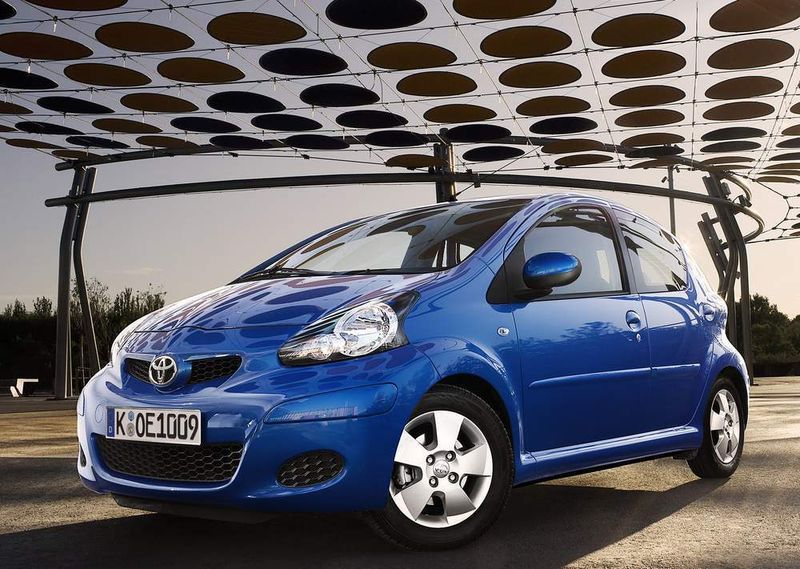 Der gleiche Dreizylinder arbeitet auch im etwas größeren Toyota Aygo. (Archiv: Vogel Business Media)