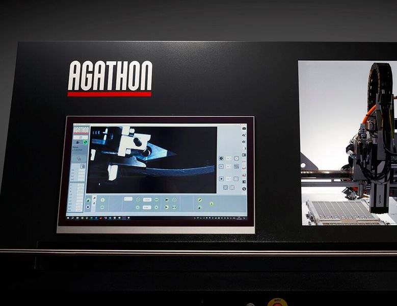 Die Wendeschneiplatten-Bearbeitung auf einer Agathon-Nova-Maschine kann über den Monitor sicher und hochaufgelöst verfolgt werden. (Bild: Agathon)