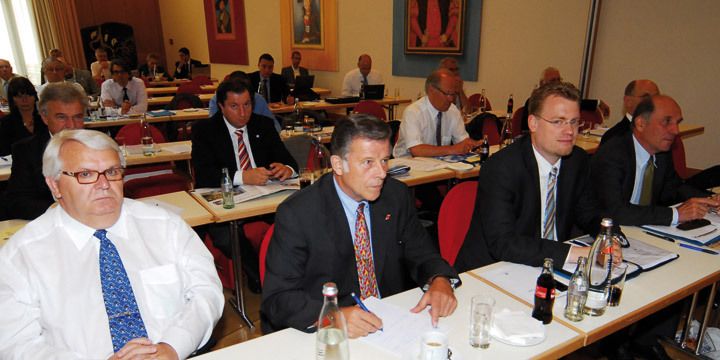 Spätzle-Connection: Peter Flemming, Hauptgeschäftsführer Landesverband Baden-Württemberg, Bernhard Schäufele, Innung Region Stuttgart, Carsten Beuss, designierter Hauptgeschäftsführer LV Baden-Württemberg, und Martin Sauer, BFC Calw (v.li.). (Archiv: Vogel Business Media)