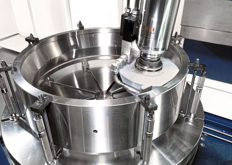 Danobat-Vertikalschleifmaschinen, um besonderen Bearbeitungsaufgaben optimal gerecht zu werden, die Rundheit zu verbessern und die Einzelbearbeitung zu erleichtern. (Danobat)