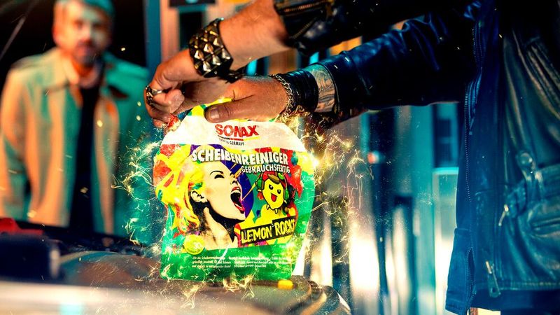 Gezielte Ansprache des jungen Publikums: „Voller Energie und mit intensivem Dufterlebnis“ – so beschreibt Sonax die Produkte der neuen Duftwelt „Lemon Rocks“. (Bild: Sonax)