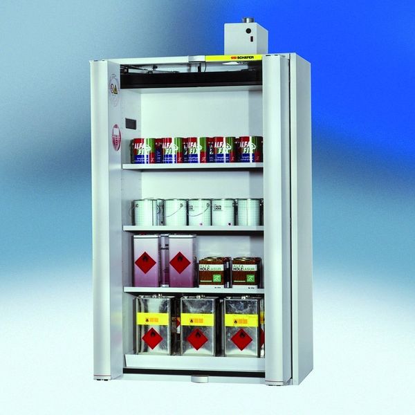 Der Phoenix-Touchless ist der erste FWF90-Gefahrstoffschrank, der berührungslos öffnet und schließt. Er wird überall dort eingesetzt, wo brennbare Flüssigkeiten und Gefahrstoffe sicher aufbewahrt werden müssen.Bild: SSI Schäfer (Archiv: Vogel Business Media)