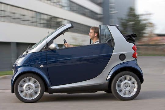 Daimler will Ende des Jahres erst einmal elektrisch angetriebene Smart im Rahmen eines Großversuchs auf die Berliner Straßen bringen. Die Energie dafür kommt von RWE. (Archiv: Vogel Business Media)