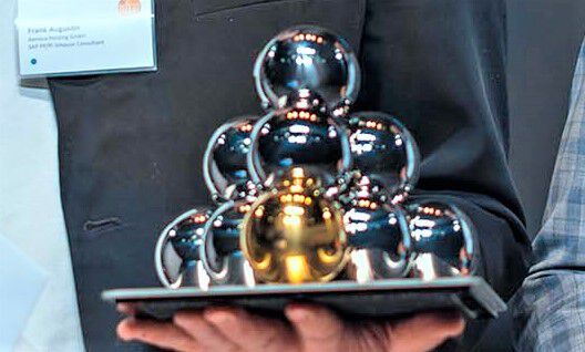 Das ist der GIB SCM Award. In diesem Jahr wurde er von IFM an drei Unternehmen verliehen, die sich mit Erfolg um die Verbesserung der Supply Chain bemüht haben. Lesen Sie hier, wer die Gewinner sind...(Bild:  IFM Business Solutions / G. Bender)