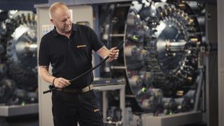 Continental hat in Korbach eine Produktionslinie für Hochdruck-Wasserstoffschläuche in Betrieb genommen. (Bild: Continental)