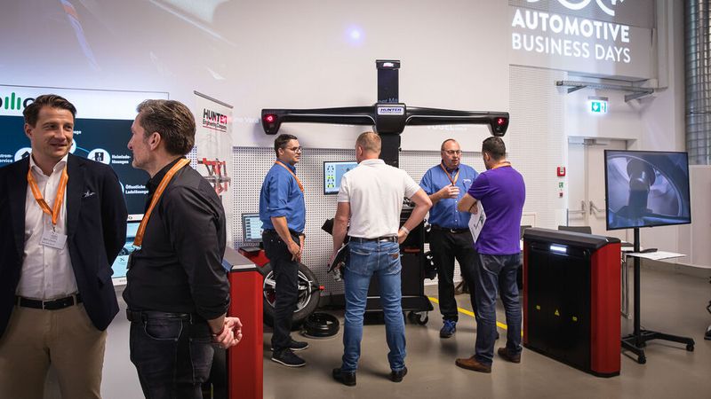 Während fast alle Aussteller auf den Automotive Business Days Software oder Digitalisierungslösungen präsentierten, war mit Hunter wenigsten noch ein Werkstattausrüster dabei. (Bild: Stefan Bausewein)