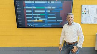 Trotz aller Anfangsschwierigkeiten sieht Roland Hoier, Serviceleiter im Autohaus Keller, schon jetzt die Vorteile der Digitalisierung im täglichen Betrieb.  (Bild: Rosenow – VCG)