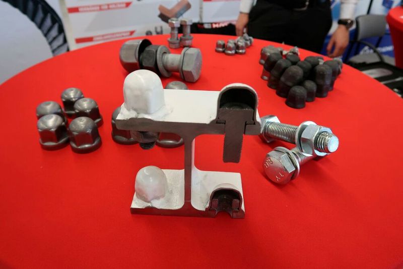 WB Steelplus stellte seine Sicherungsmuffen für HV-Schraubverbindungen und Stahlschraubverbindungen für den Stahlbau vor. Indem sie angeschweißt werden können, sichern sie die Verbindung ohne ein Verschweißen der Mutter.  (Bild: D.Quitter - VCG)