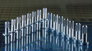 Der TriPress ist ein polygonförmiges Schnellbindersystem, das in Kunststoffe und Leichtmetalle eingepresst werden kann. (Bild: Arnold Umformtechnik)