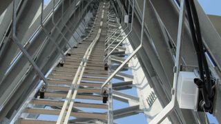 Für den Einsatz in Außenbereichen und Gittermasten bietet sich die Kombination aus Podis-LED und Gesis-RST-Steckverbindern an. (Bild: Wieland Electric GmbH)