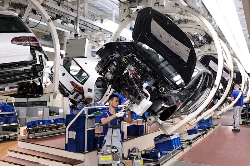 Die Marke Volkswagen hat ihr Ziel für eine ressourcenschonende Produktion höher gesteckt: Bis zum Jahr 2025 sollen Fahrzeuge und Komponententeile insgesamt 45 Prozent umweltverträglicher entstehen als im Jahr 2010. (Volkswagen)