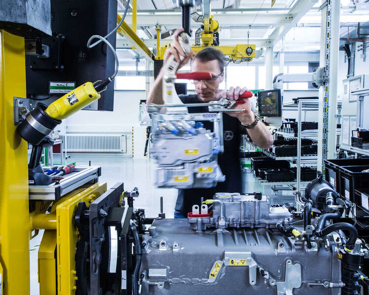 Der F-Cell-Stack aus circa 400 Brennstoffzellen wird in Nabern bei Stuttgart entwickelt. (Daimler)