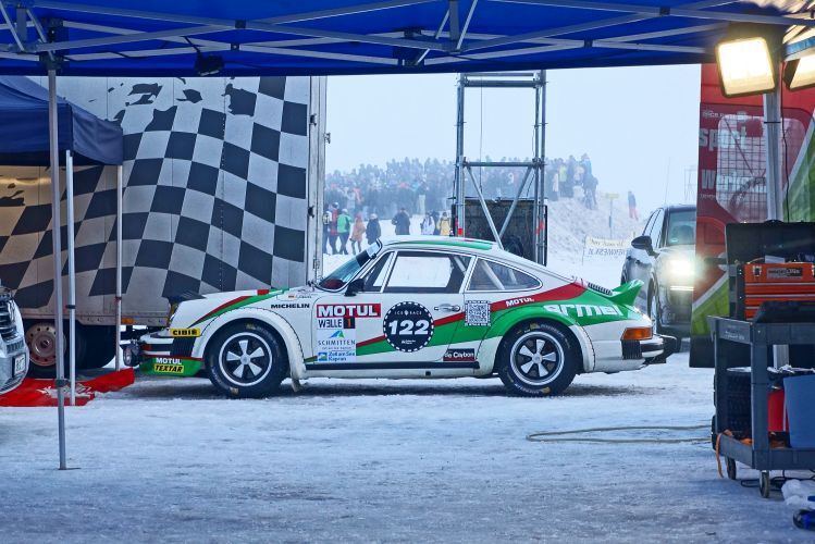 Wer keinen Allradantrieb hat, der sollte wenigstens den Motor auf der Antriebsachse haben. So in etwa lautet die Empfehlung im Fall von Eisrennen.  (Bild: Matthias Knödler)