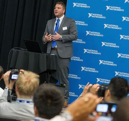 Jeff Phillips, Marketingmanager bei NI, demonstriert die neue LabVIEW-Variante. (National Instruments)