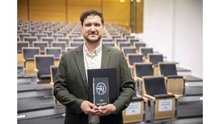 Dr. Maurice Michel, gewinner des Eppendorf Award for Young European Investigators 2023. (Bild: Kinga Lubowiecka/EMBL)