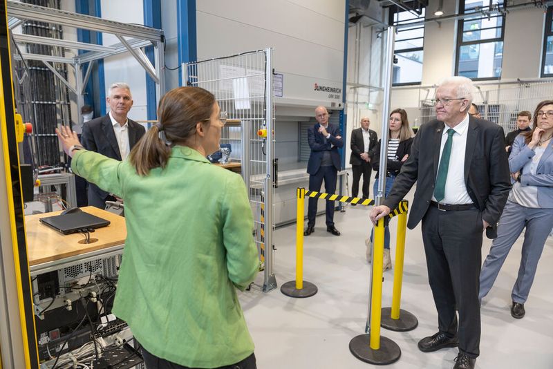 Im Forschungszentrum stellte sich der Geschäftsbereich Robotik vor mit besonderem Fokus auf die Vorteile von KI in der Robotik. (Bild: Luca Siermann/ABB)