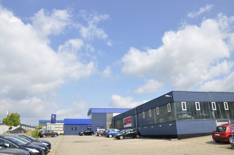 Krumrey-Kunden können während der Wartezeit im Ausstellungsraum das kostenfreie W-Lan nutzen. (Foto: Richter)