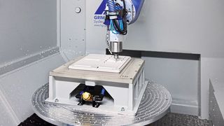 Schnell und schlank: Der grazile NC-Kopf hat sich nicht nur bei einfachen Fräsaufgaben, sondern auch beim Zerspanen enger Kavitäten bewährt. (Bild: HG Grimme/Ralf Baumgarten)