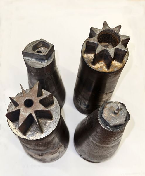 Bild 2: Das sind die Sonotroden, die für das Ultraschall-Schwingläppen am IMP genutzt wurden, um die zuvor gezeigten Konturen in den diversen Werkstoffen zu erzeugen. (Bild: IMP)