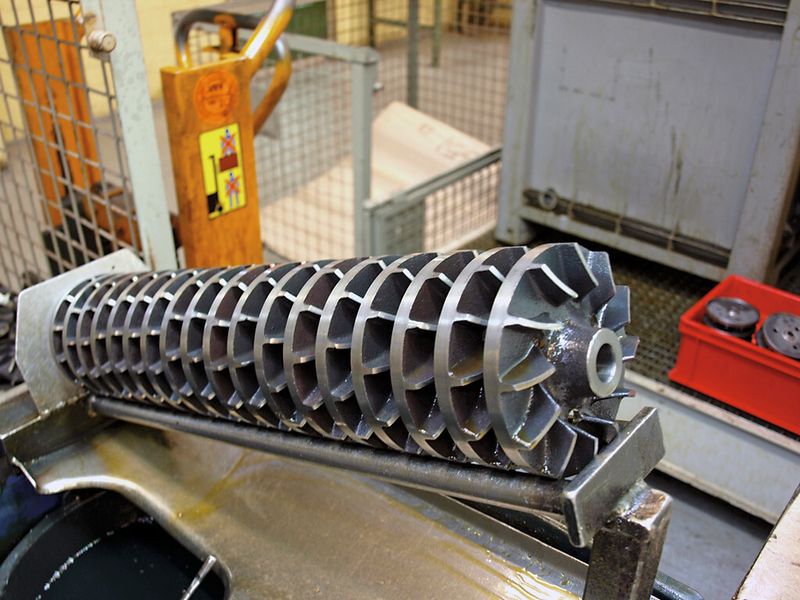Bild 4: Ganz unterschiedliche Losgrößen, von 200 bis 3000 Bauteilen können auf den Anlagen flexibel bearbeitet werden. (Bild: Emag)