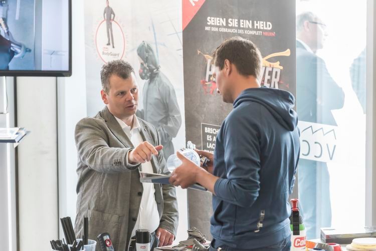 Hochwertiges Lackierzubehör und Werkzeuge bietet EMM. Zum Teil lässt das Unternehmen die Produkte für sich exklusiv produzieren. (Rainer Wengel)