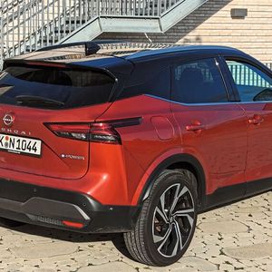 Hinten gibt sich der SUV wieder modern. Für sein Geld erhält man aber einen grundsoliden Wagen ohne Starallüren.(Bild:  Dominsky – VCG)