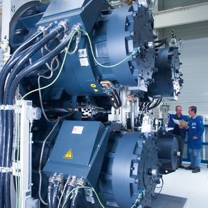 Mit Servoantrieben erweitern die Hersteller von Umformmaschinen die Möglichkeiten ihrer Verfahren.(Bild:  Schuler)